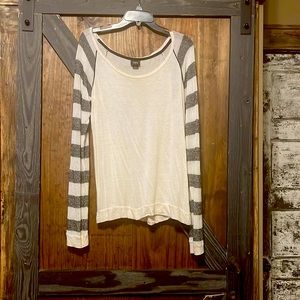 Pullover lightweight top